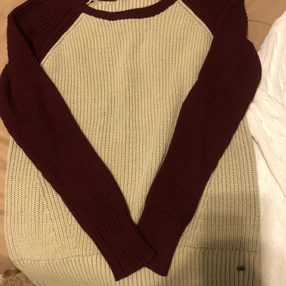 ae maroon and tan sweater
